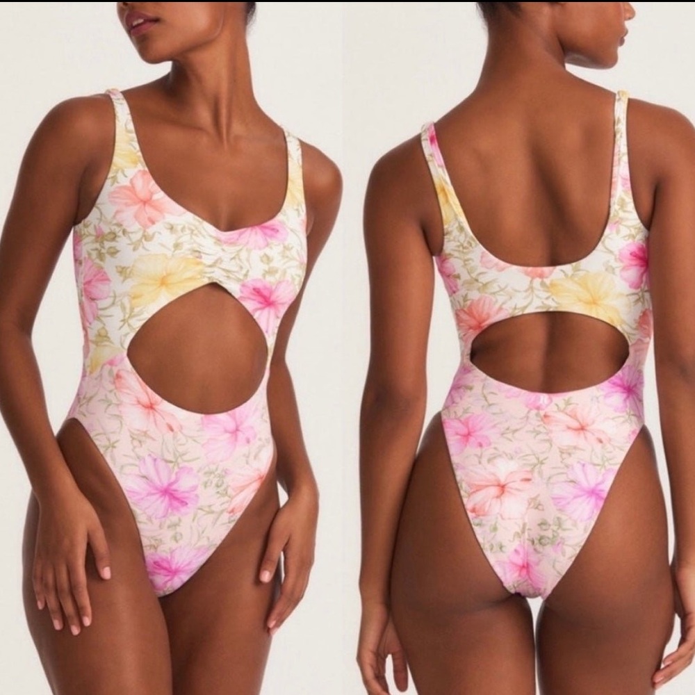 LoveShackFancy x Hurley sold out one piece swimsuit
XL
